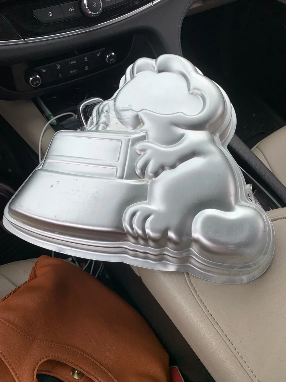 Wilton Garfield Cake Pan - Silver with Orange and Yellow Graphic